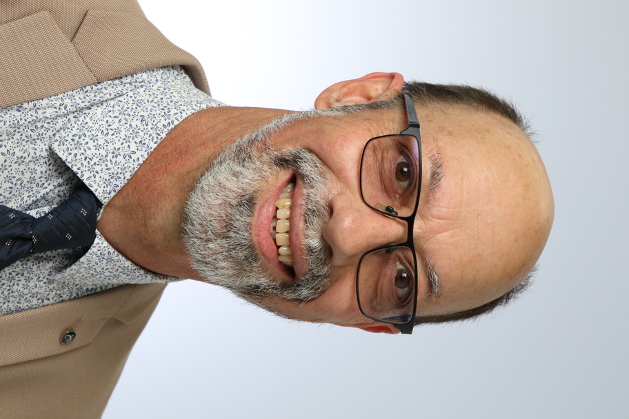 Photo of A/Prof Chris Hahn